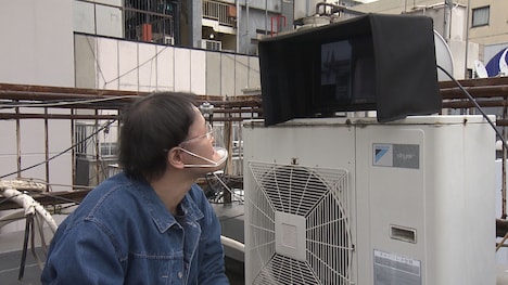 テーマソングのPV監督を務めるアインシュタイン稲田。