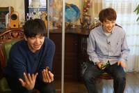 新番組「カラシコンボ」でゲームをプレイするからし蓮根。