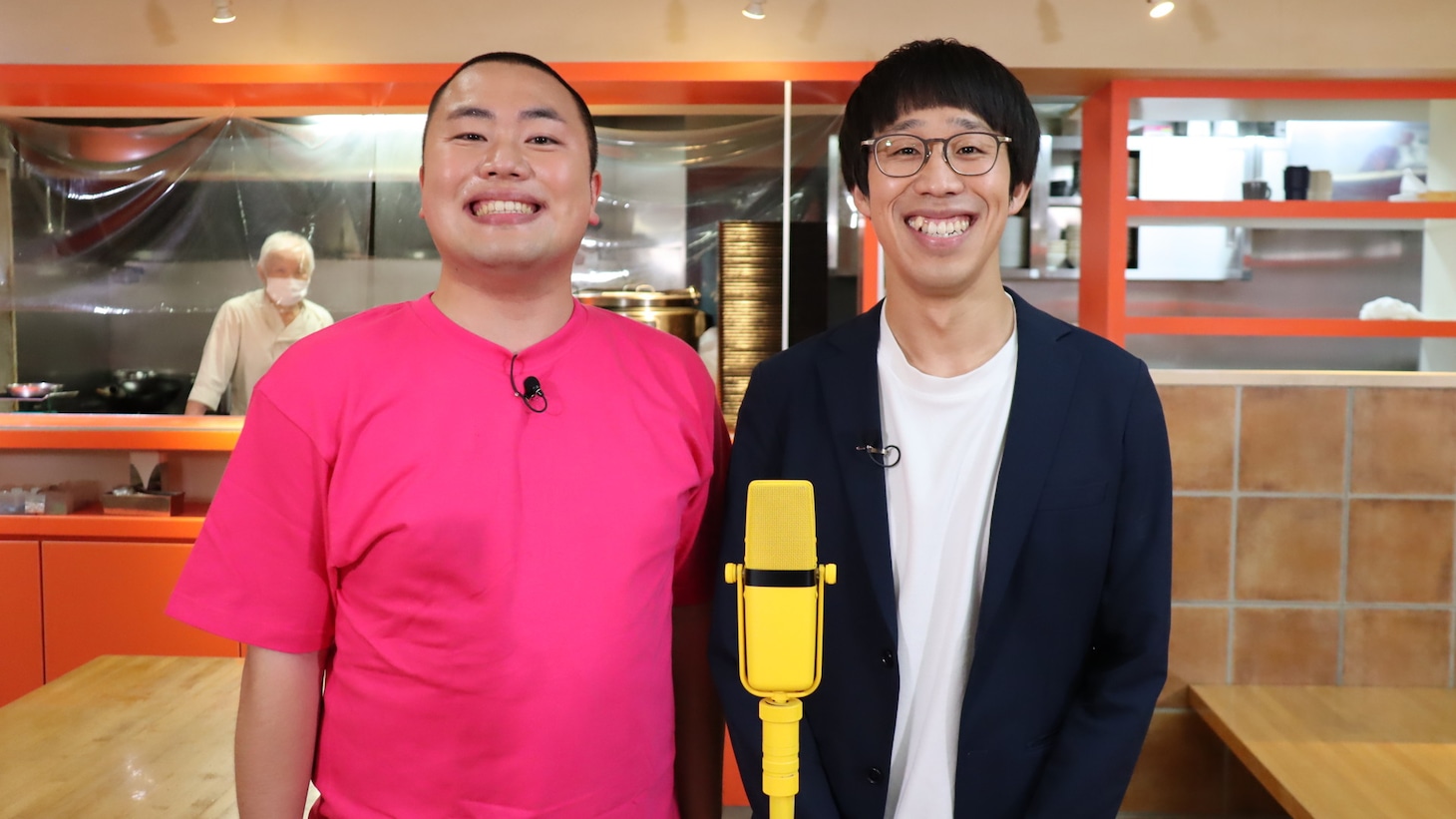 左からハナコ岡部、ひょっこりはん。(c)日本テレビ