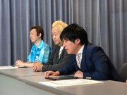 左からペンギンズ・ノブオ、東京ダイナマイト・ハチミツ二郎、田口尚平アナウンサー。
