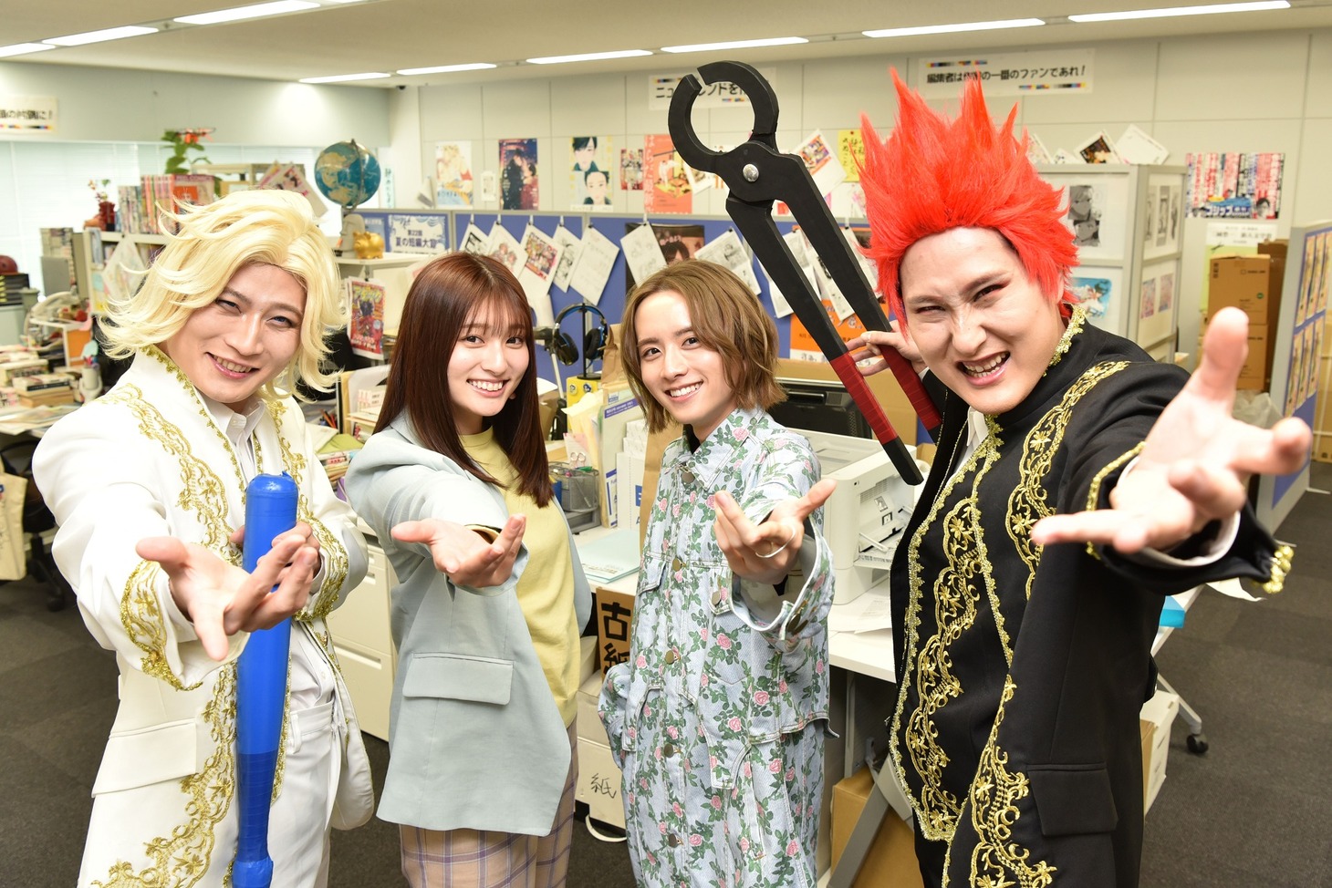 左からプラスドライバ、吉川愛、板垣李光人、平やっとこ。(c)読売テレビ