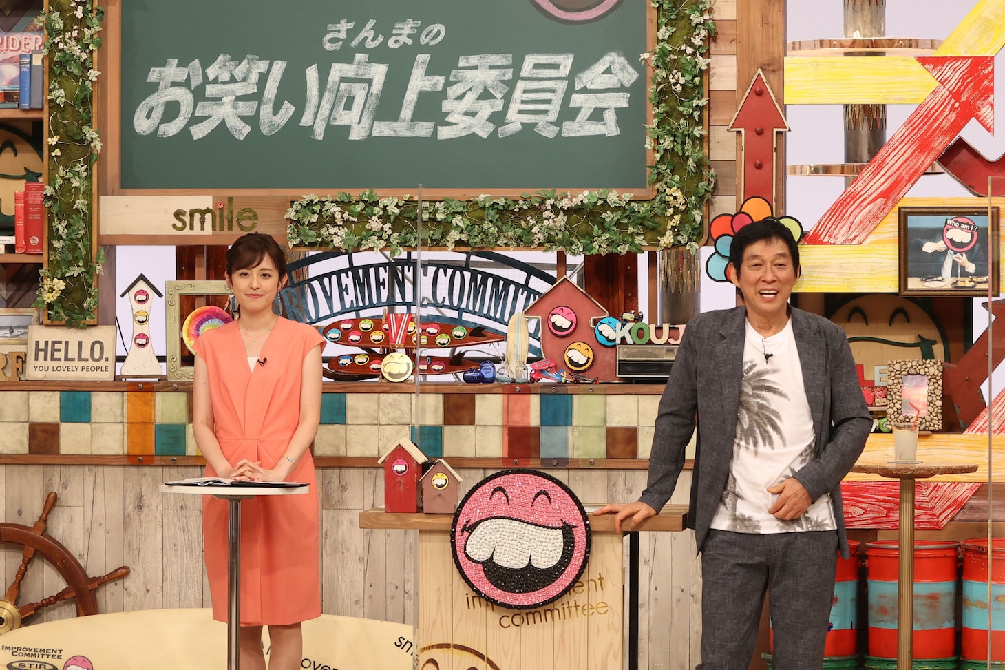 左から、新アシスタントの久慈暁子（フジテレビアナウンサー）とMCの明石家さんま。(c)フジテレビ