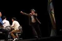 1本目のコントに出演する、ハナコ菊田ら。