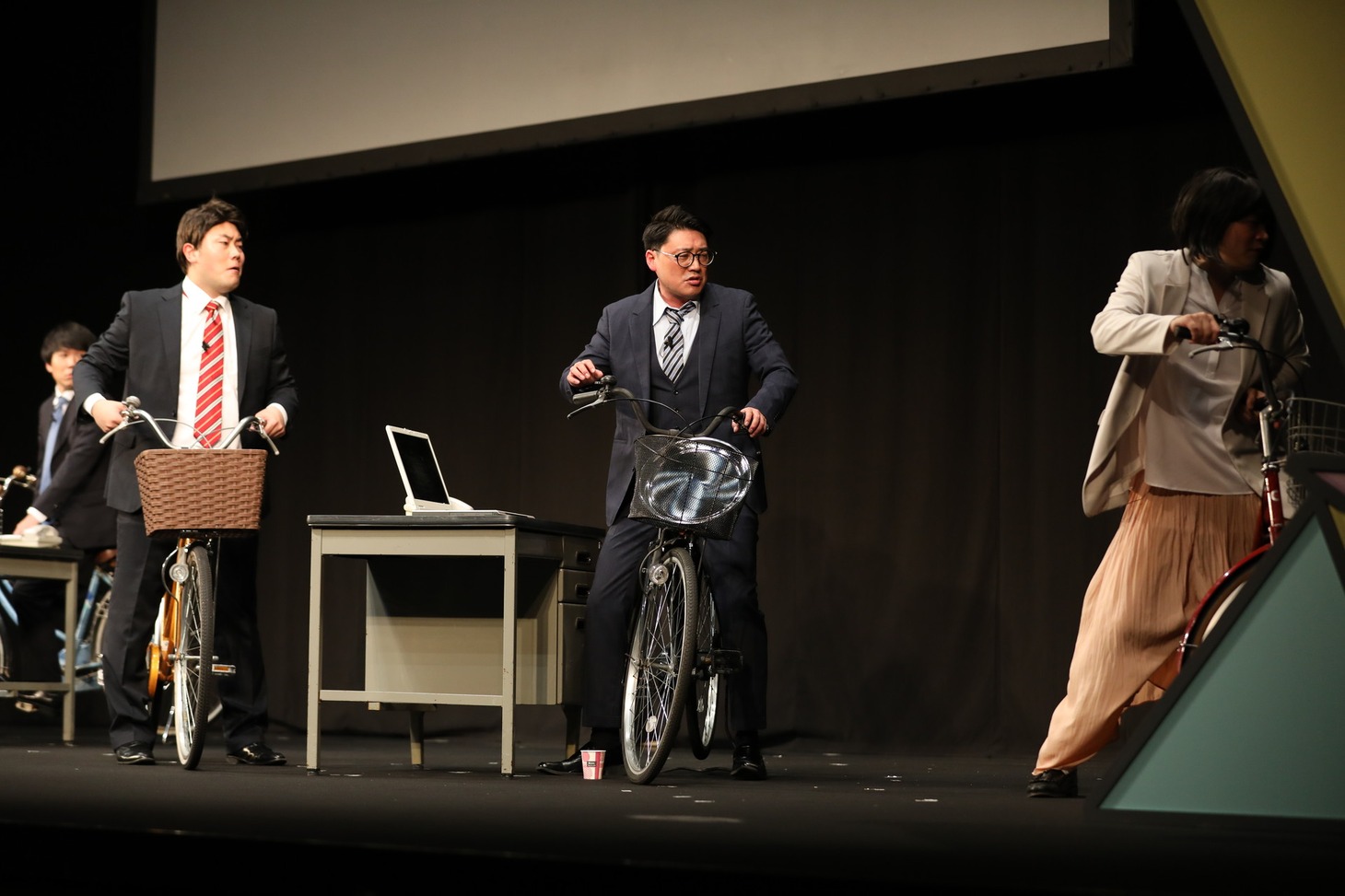 9本目のコントのワンシーン。