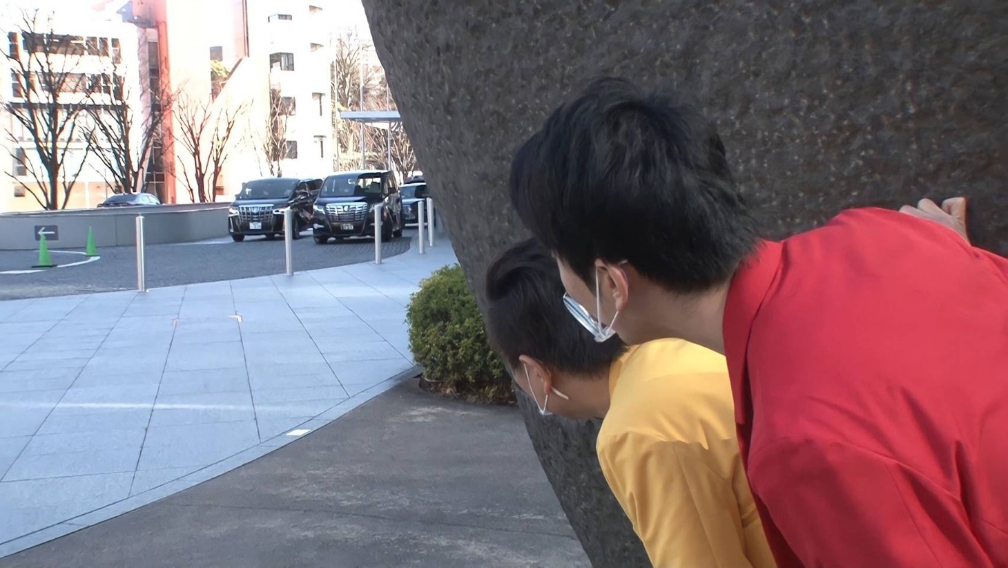 ニューヨークを待ち受けるかまいたち。(c)テレビ朝日