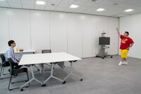 左からおいでやす小田、シャルロット 。