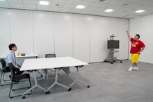 左からおいでやす小田、シャルロット 。