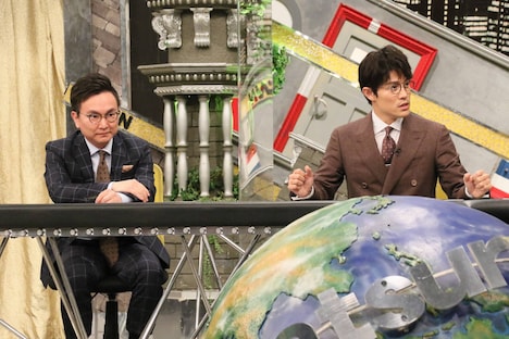 （左から）かまいたち山内、鈴木亮平。(c)フジテレビ