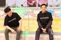 （左から）ずん飯尾、勝村政信。(c)フジテレビ