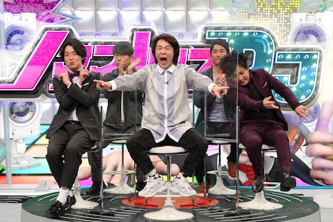 「人生波乱万丈チーム」の（左から）ぺこぱシュウペイ、FUJIWARA藤本、ネプチューン堀内、長嶋一茂、ぺこぱ松陰寺。(c)フジテレビ