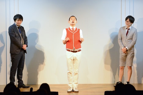 “スベり払い”を請け負うエルシャラカーニしろう（中央）。