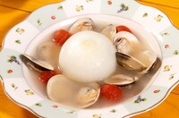 「本ハマグリと塩たまねぎの丸ごと煮」 (c)日本テレビ