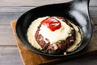 「包丁いらず！3分でハンバーグが完成！浜名ランチの超時短レシピ大全」で紹介されるメニュー。