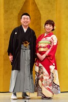 結婚を報告した清水啓之と森田まりこ。