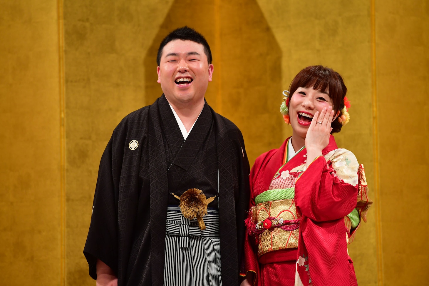 結婚を報告した清水啓之と森田まりこ。