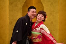 結婚を報告した清水啓之と森田まりこ。