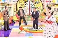 「バナナサンドSP」に出演するバナナマン、サンドウィッチマンとゲストの渡辺直美（右端）。(c)TBS