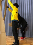 考案した野田ゲーの種をパフォーマンスするランジャタイ。