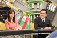 （左から）小澤陽子アナ、アリタ哲平。(c)フジテレビ
