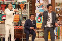 錦鯉と明石家さんま。(c)フジテレビ