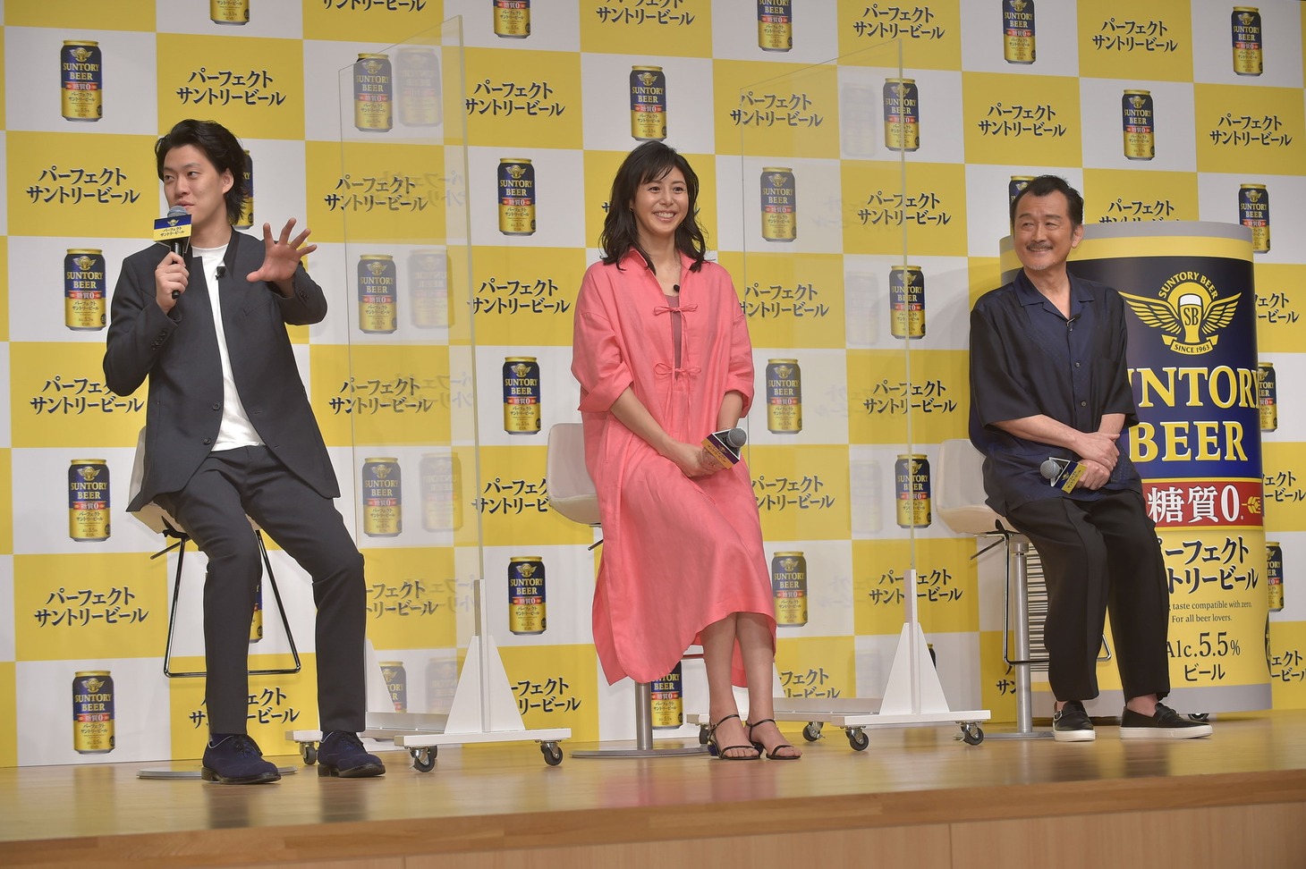 （左から）粗品、松嶋菜々子、吉田鋼太郎。