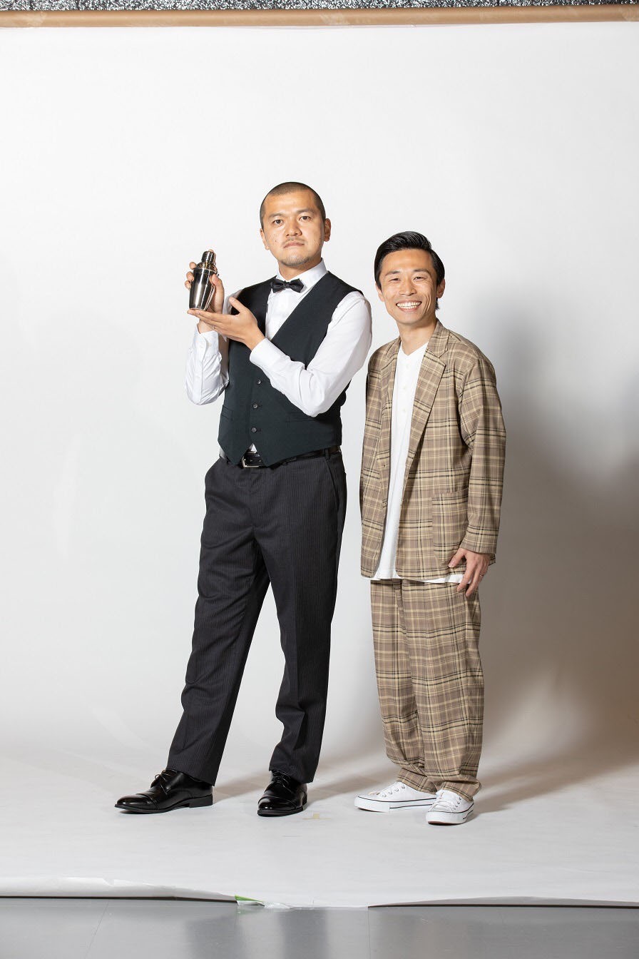 「シネマBAR」に出演するカミナリ。