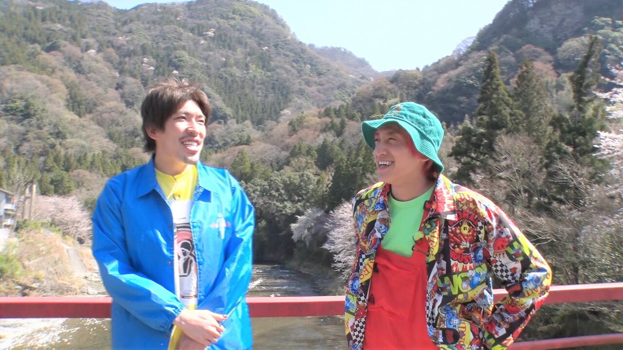 EXITが自給自足の大家族を再訪、井戸掘り、花見、ファイヤーダンス