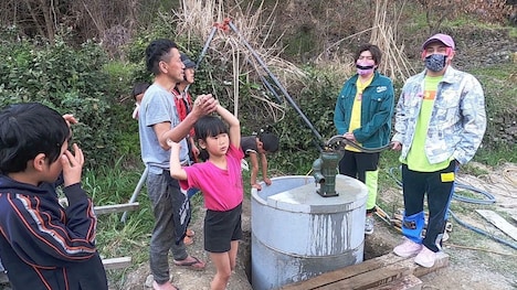 EXITと廣川家。(c)フジテレビ