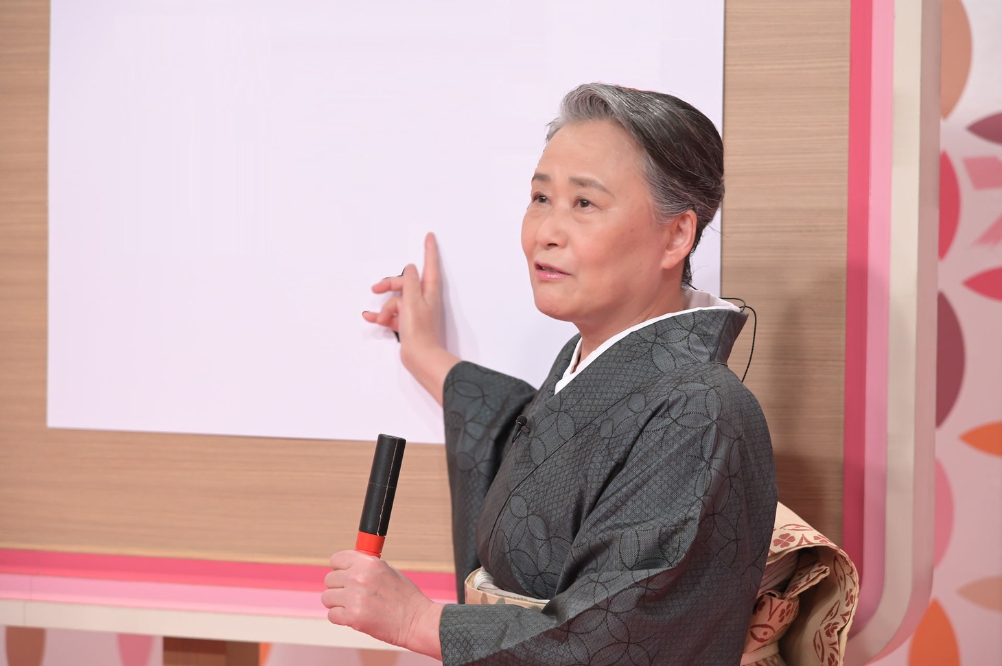 俳人の夏井いつき。