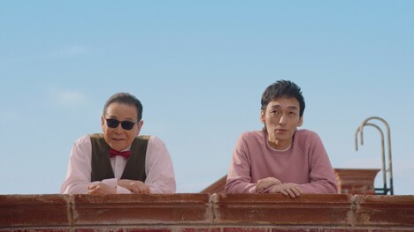 CM「メゾンメルカリ・屋上での出会い」編より。