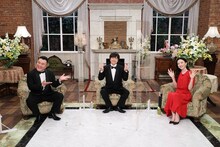 「お笑い脱出ゲーム2」MCの（左から）アンタッチャブル山崎、バカリズム、永野芽郁。(c)フジテレビ