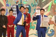 ネイビーズアフロが新人賞を受賞した際のワンシーン。(c)関西テレビ
