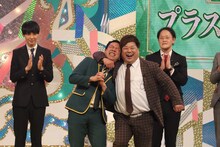 プラス・マイナス（中央）が奨励賞を受賞した際のワンシーン。(c)関西テレビ