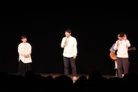 左から伊藤沙莉、オズワルド。