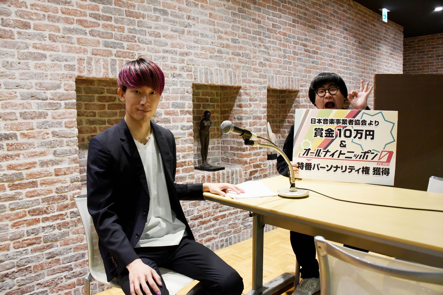 XXCLUB。左が大島育宙、右が大谷小判。