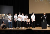 いかちゃんのネタを再現する米良ちゃん（すゑひろがりず南條）。