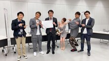「上田ちゃんネル」に出演する（左から）えなりかずき、くりぃむしちゅー上田、ガリベンズ矢野、清水あいり、古坂大魔王、浜ロン。(c)テレビ朝日