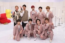 新番組「まだアプデしてないの？」に出演するニューヨーク（後列左）と、なにわ男子。(c)テレビ朝日