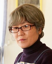 光浦靖子演じるモタエ。