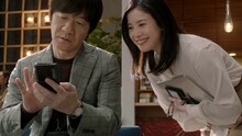 三井住友銀行の新CM「UPDATE！SMBC 第1話『新しい銀行の使い方』」編に出演する内村光良、吉高由里子。