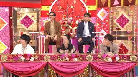 （前列左から）神宮寺勇太、森泉、陣内智則と、おいでやすこが（後列）。(c)テレビ朝日