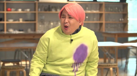 チャラ男に扮したミルクボーイ内海。