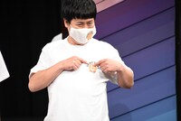 「カメラではわからないと思うが『コットン』と入れている」とアピールするコットンきょん。