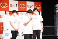 ギャグを披露するコットンきょん。