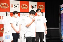 ギャグを披露するコットンきょん。