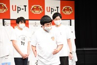 ギャグを披露するコットンきょん。