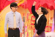 おいでやす小田（左）とゆりやんレトリィバァ（右）のユニット、おいでやすレトリィバァ。(c)フジテレビ