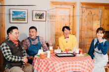 （左から）ドランクドラゴン塚地、アンタッチャブル山崎、ダンディ坂野、柏木由紀。(c)ABCテレビ