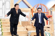 すしざんまいの社長・木村清氏(左)、息子の木村政輝氏(右)。
