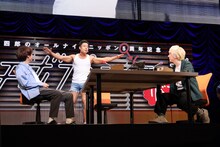 三四郎とゲストのなかやまきんに君（中央）。